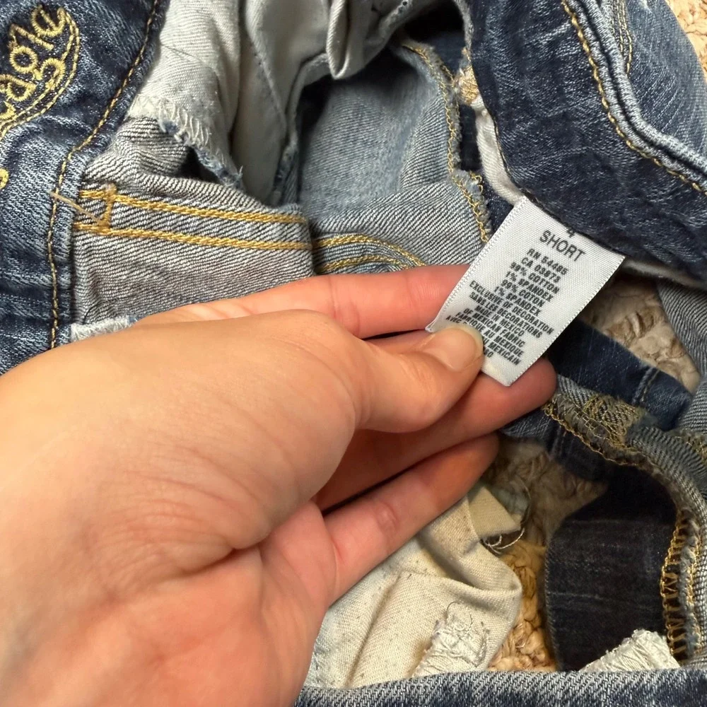 American Eagle Womens Low Rise Denim Shorts Medium Wash Cuffed Size 4 Short - Picture 4 of 8